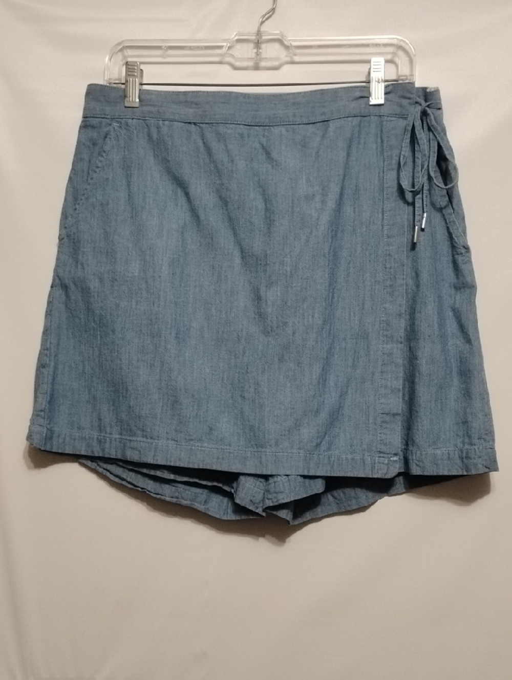 Brooks Brothers Light Blue Chambray Skort with‎ Navy Label